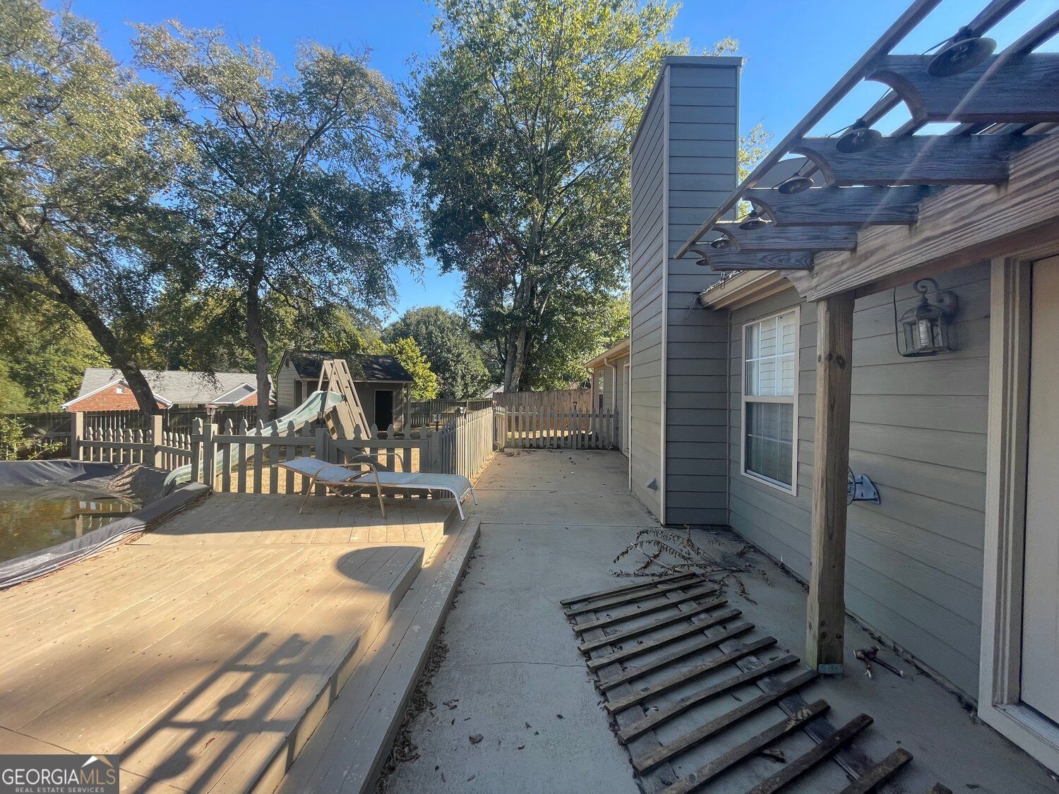 18 Column Court Property Photo 7