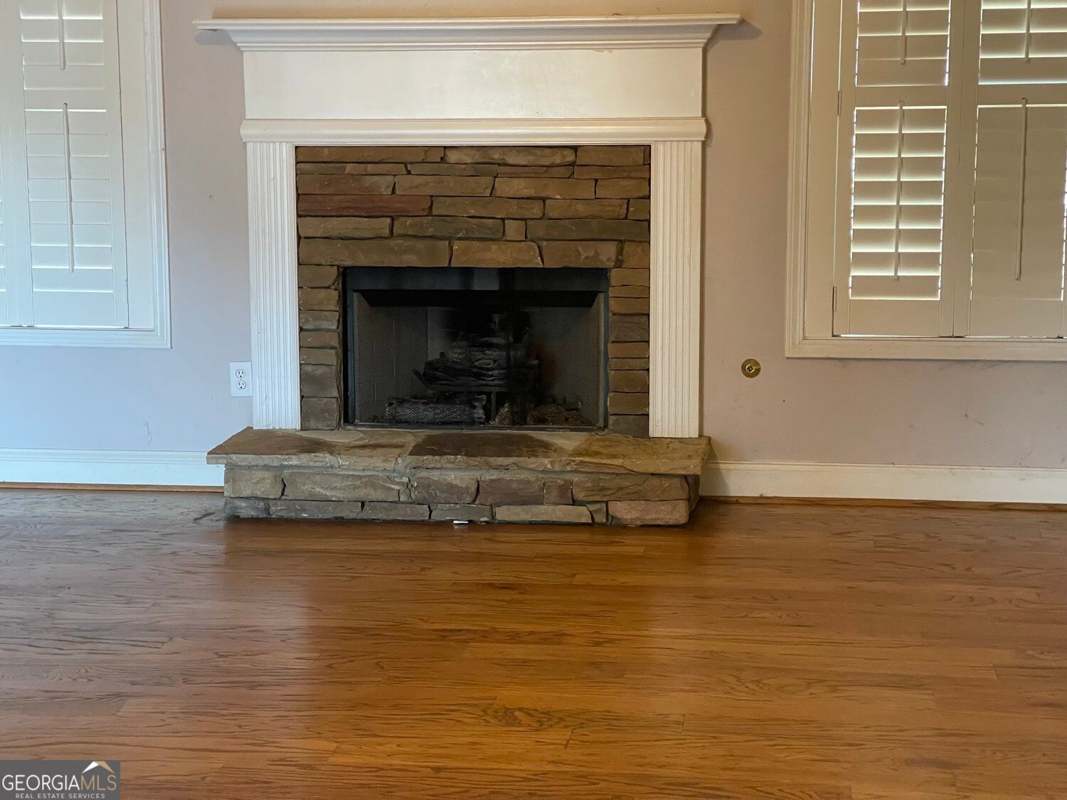 18 Column Court Property Photo 16