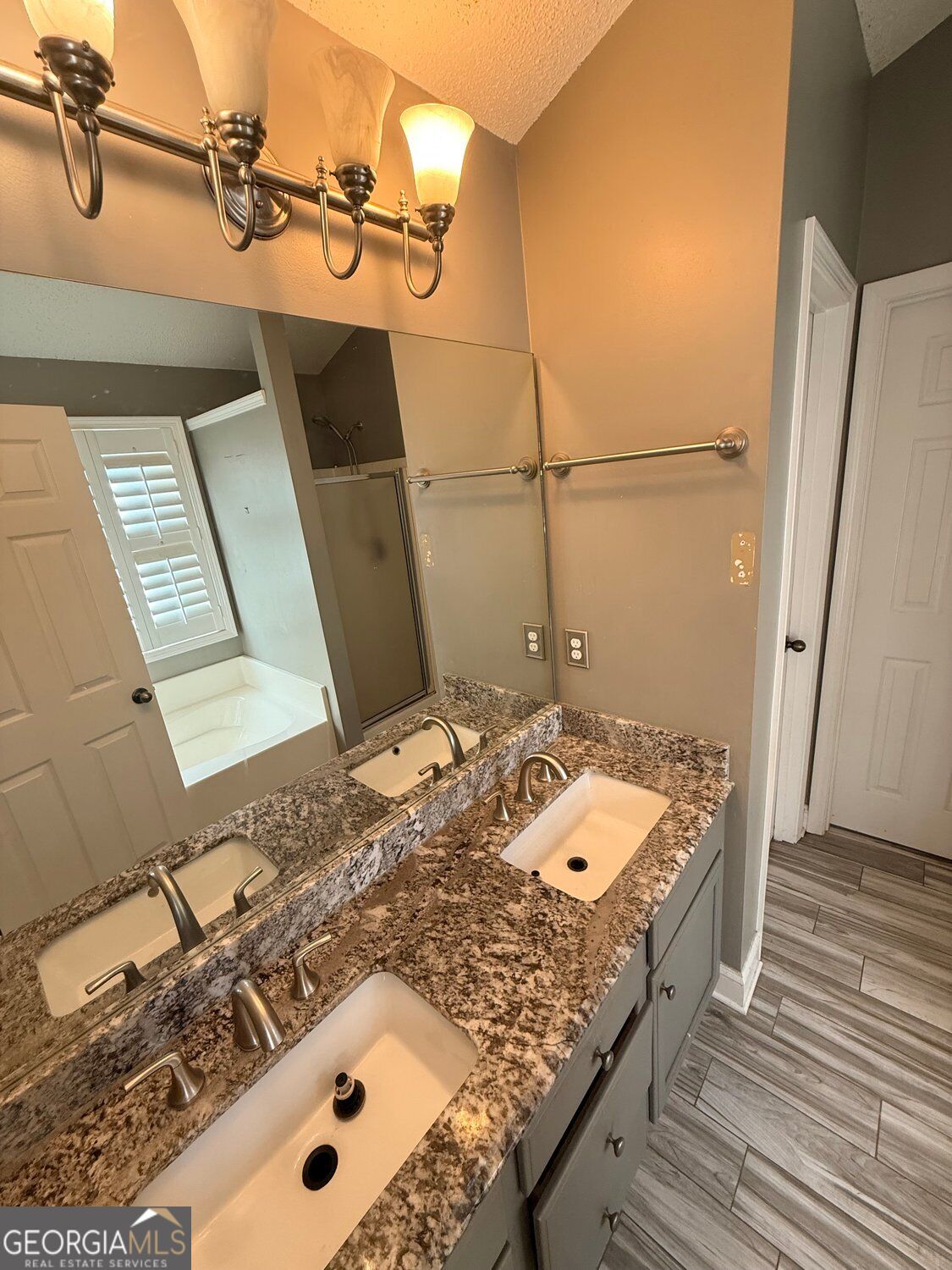 18 Column Court Property Photo 32