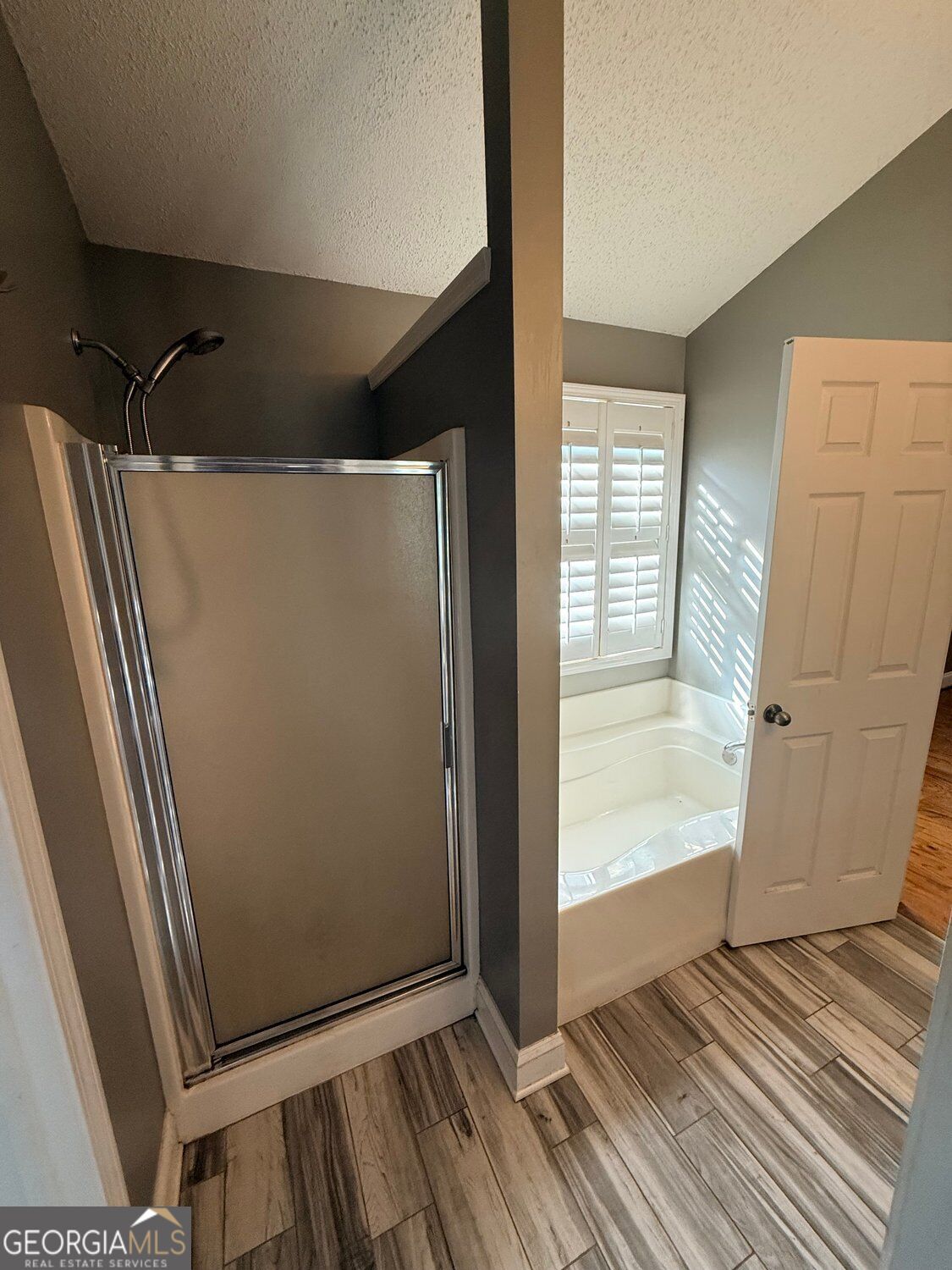 18 Column Court Property Photo 33