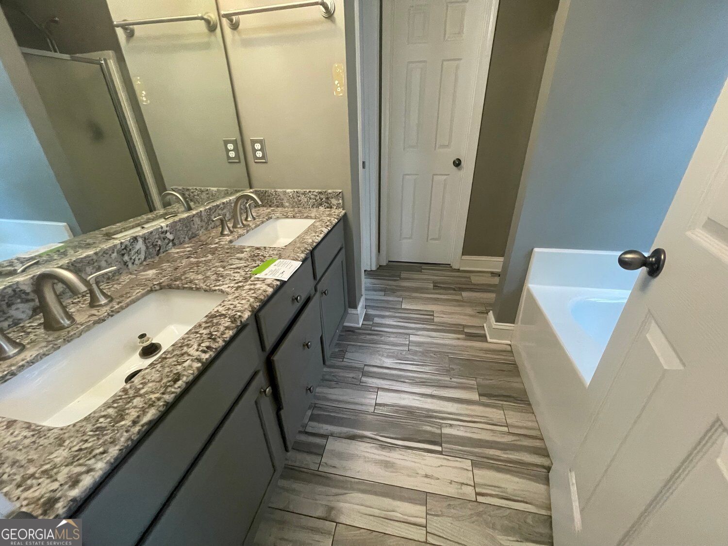 18 Column Court Property Photo 34