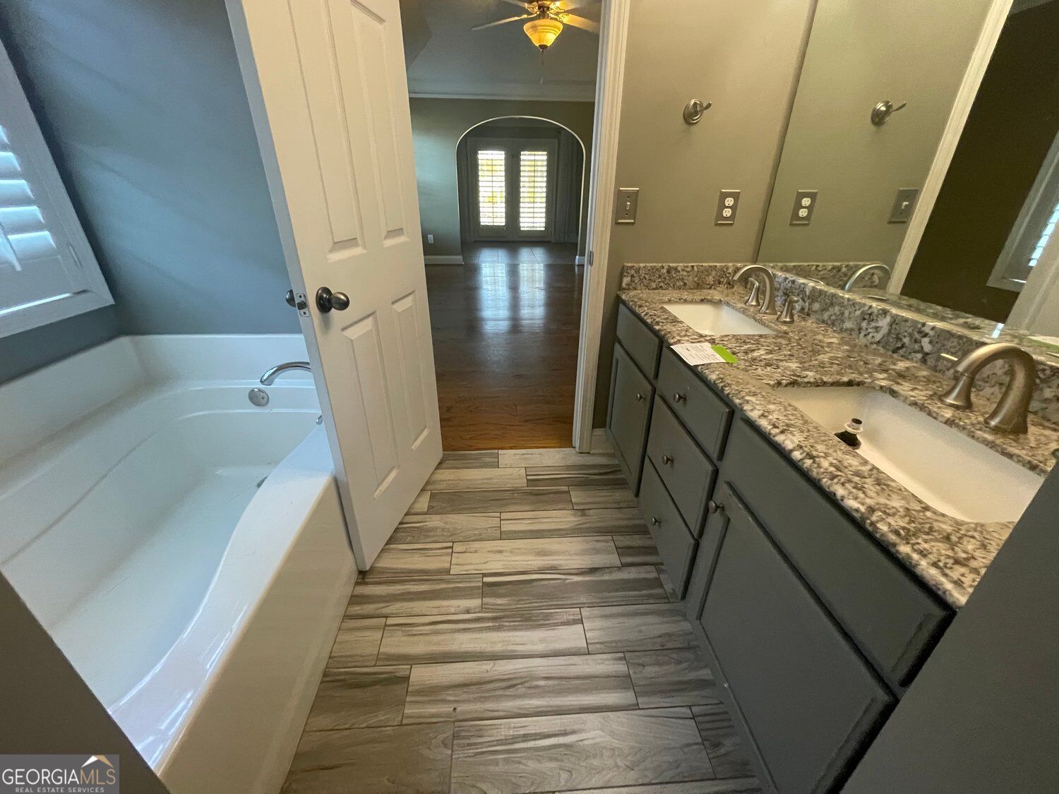 18 Column Court Property Photo 35