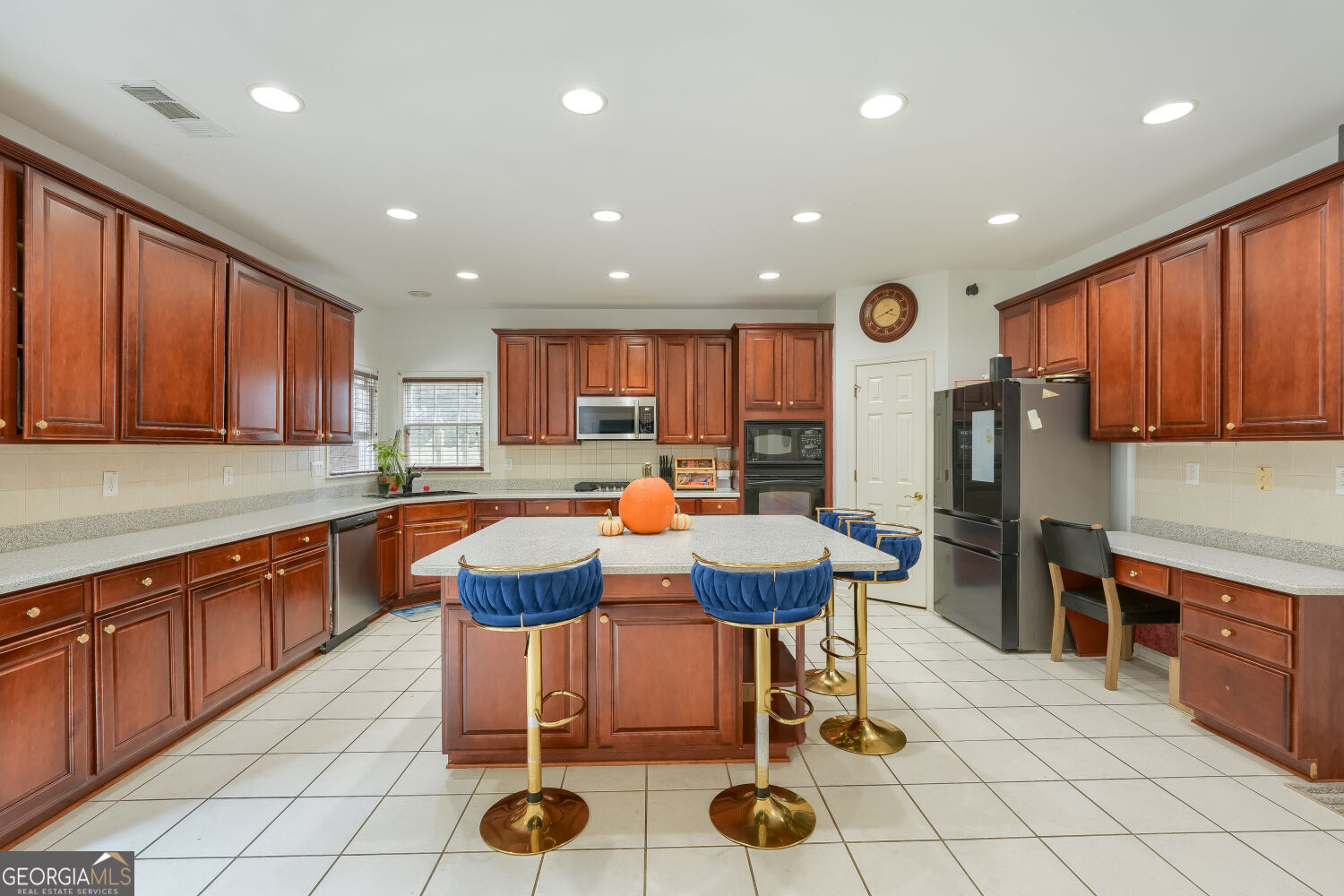 7792 Waterlace Drive Property Photo 6