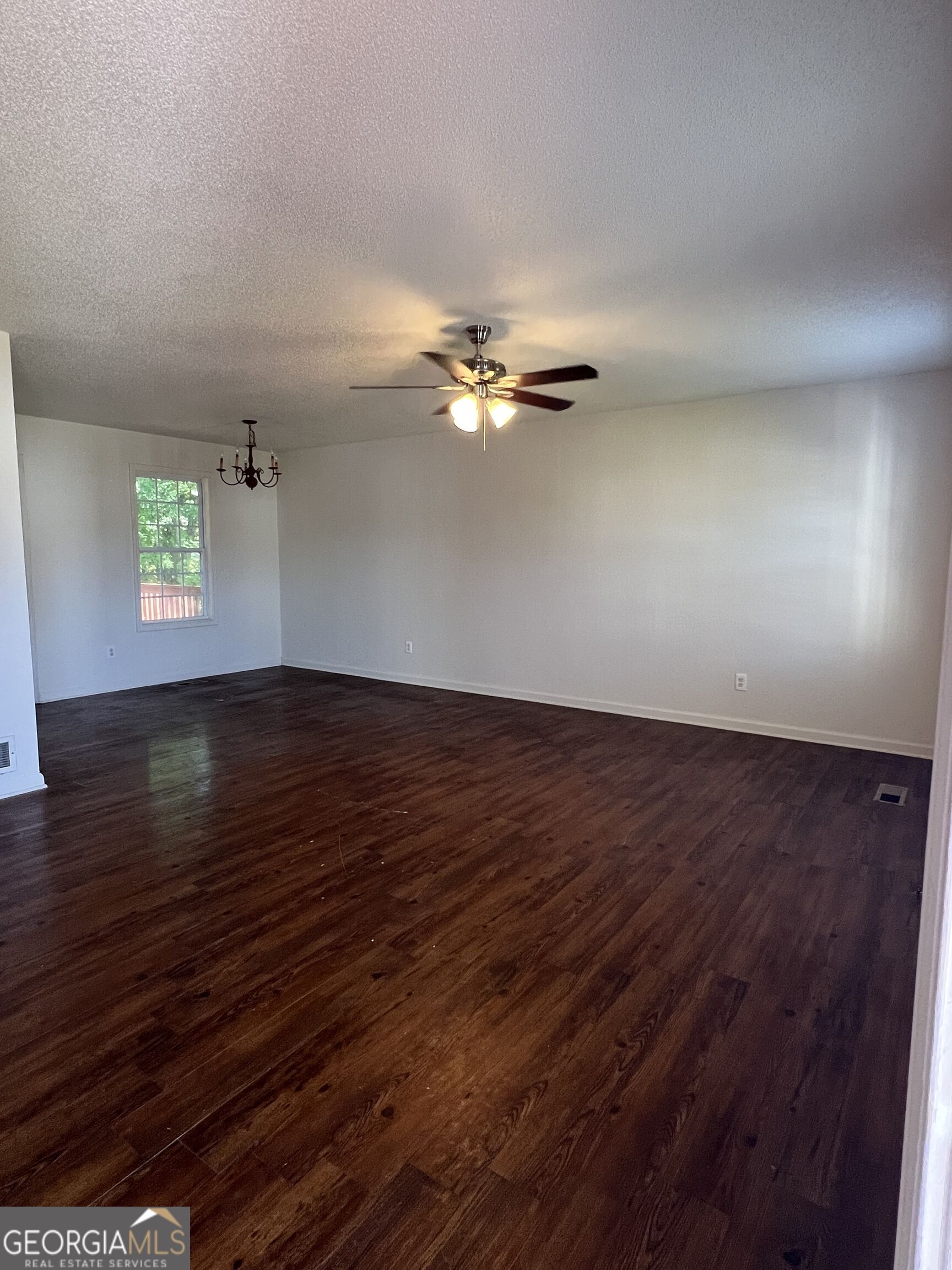 305 River Trace Drive Property Photo 2
