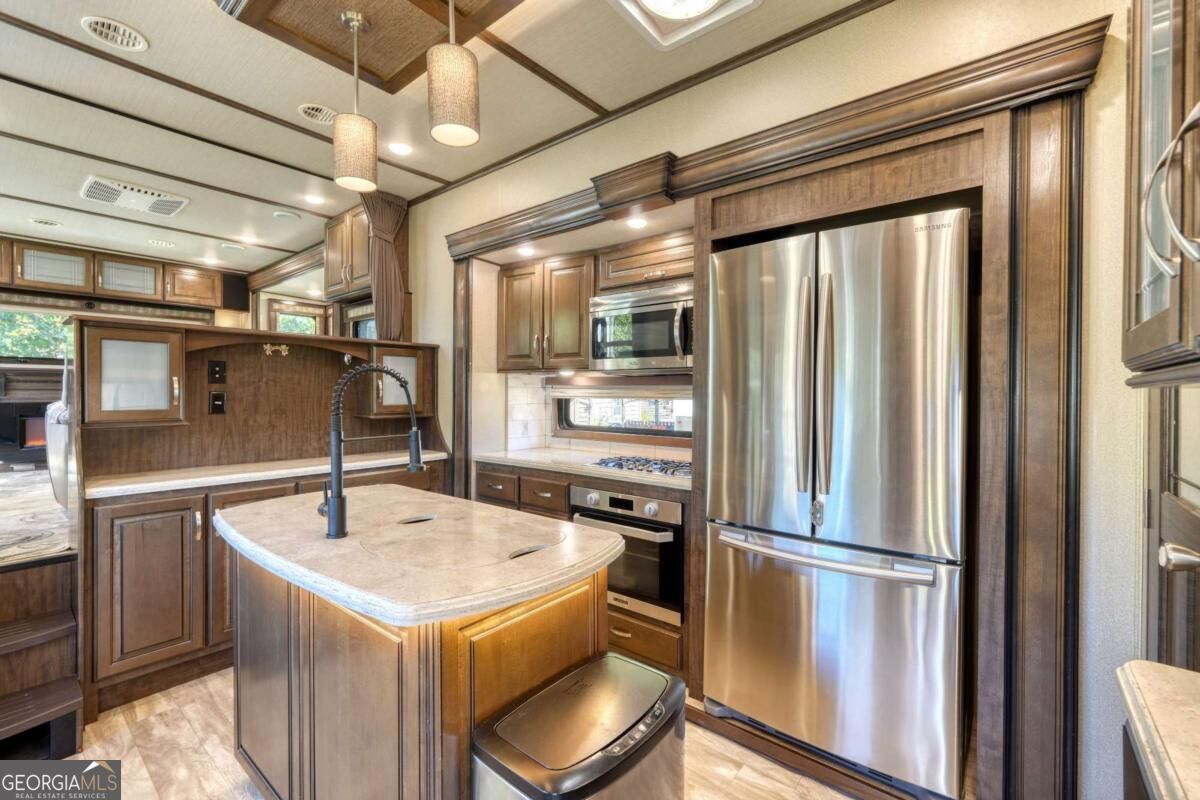 49 Sunshine Street Property Photo 24