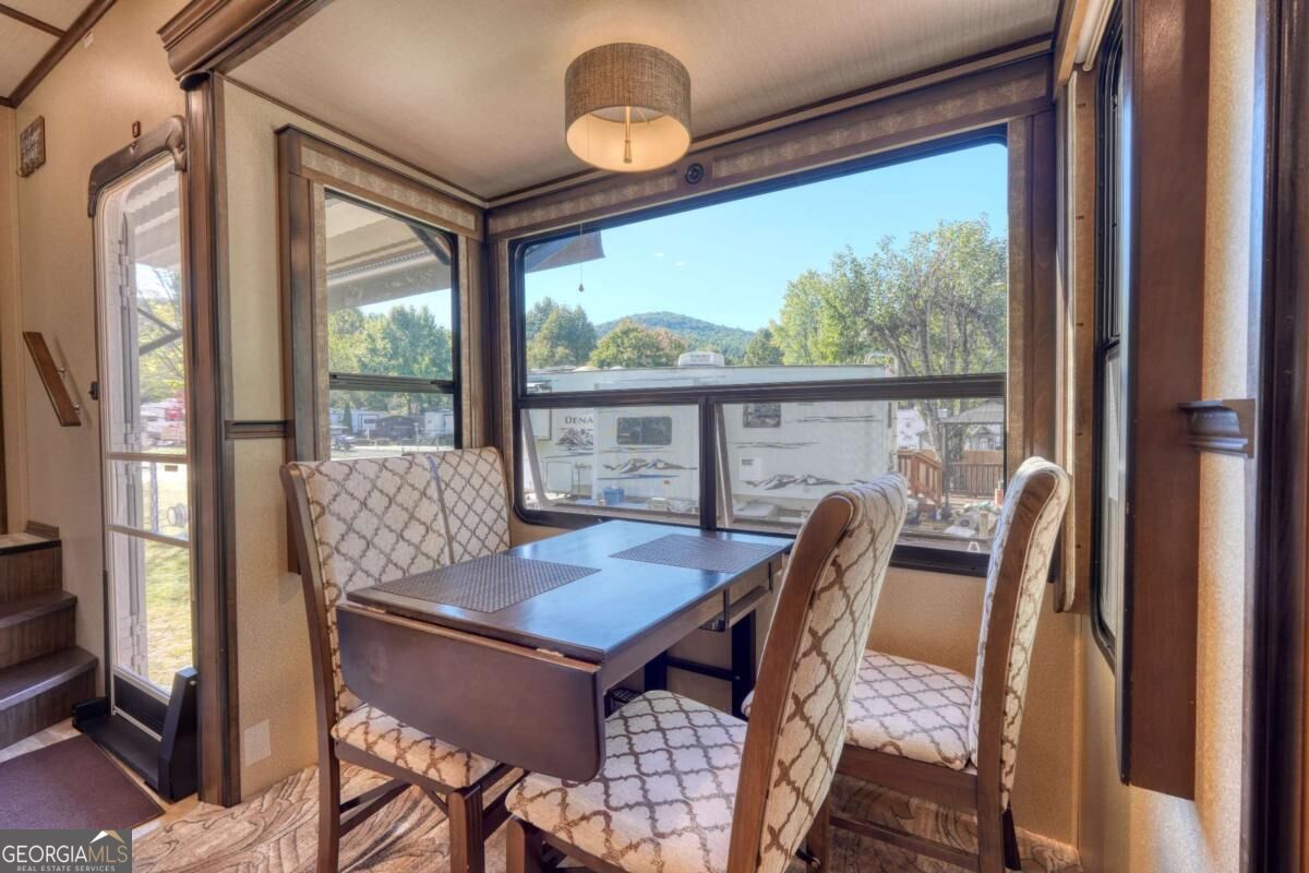 49 Sunshine Street Property Photo 28