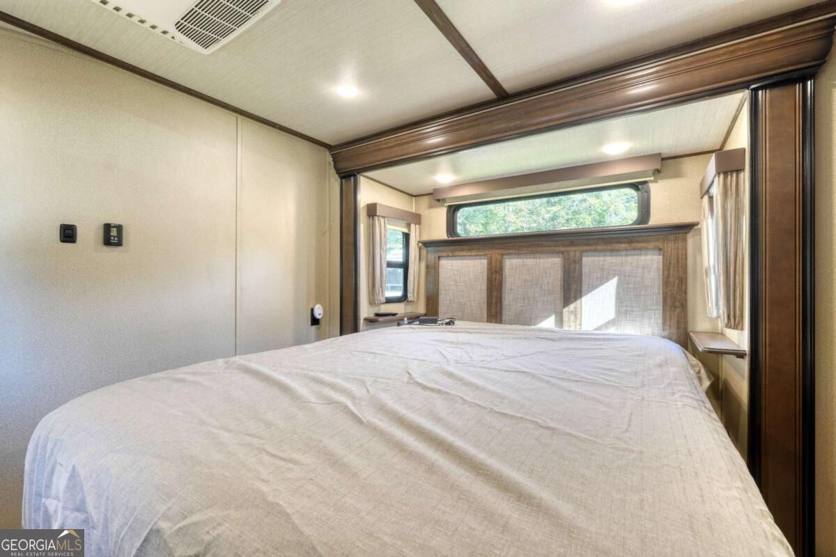 49 Sunshine Street Property Photo 31