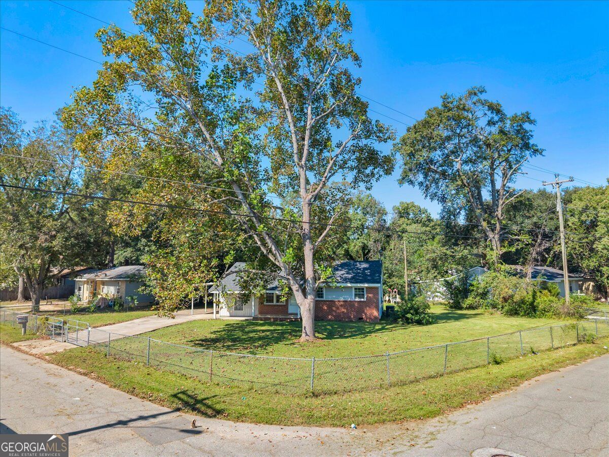 100 Ravenwood Way Property Photo 3