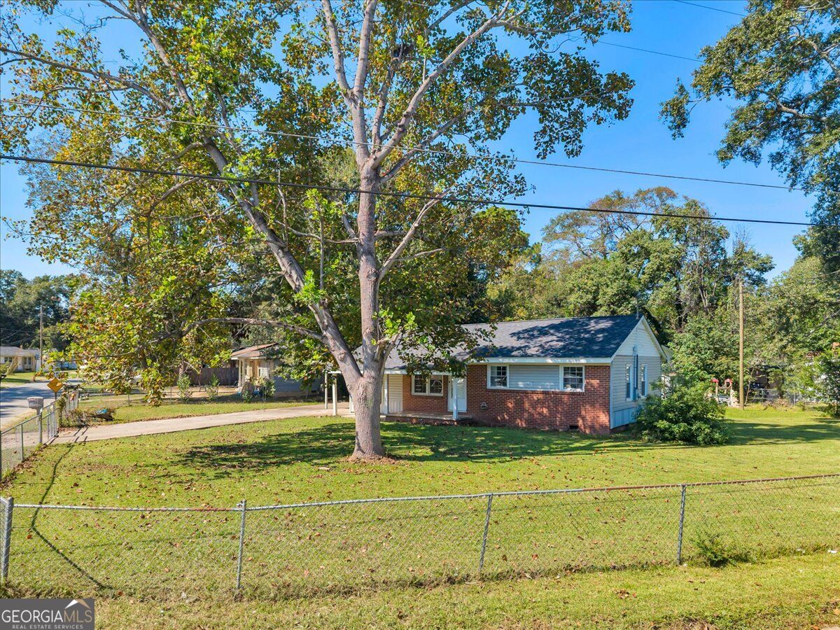 100 Ravenwood Way Property Photo 4