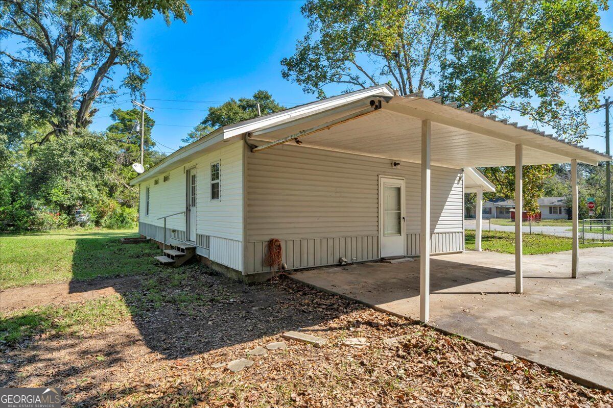 100 Ravenwood Way Property Photo 5