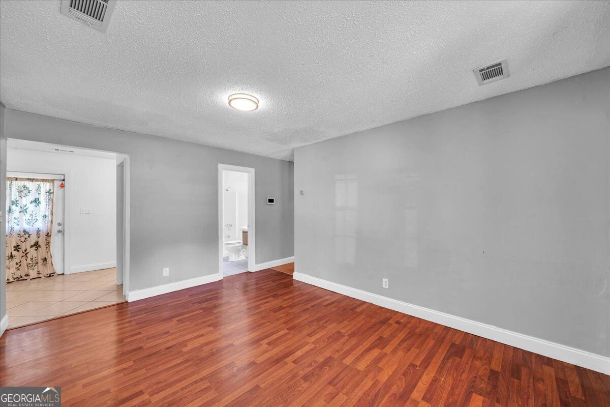 100 Ravenwood Way Property Photo 8