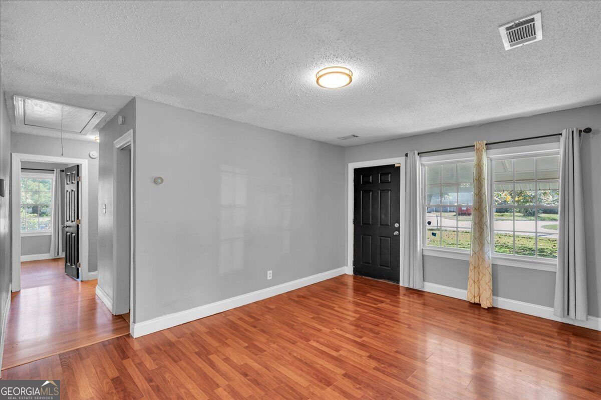 100 Ravenwood Way Property Photo 10