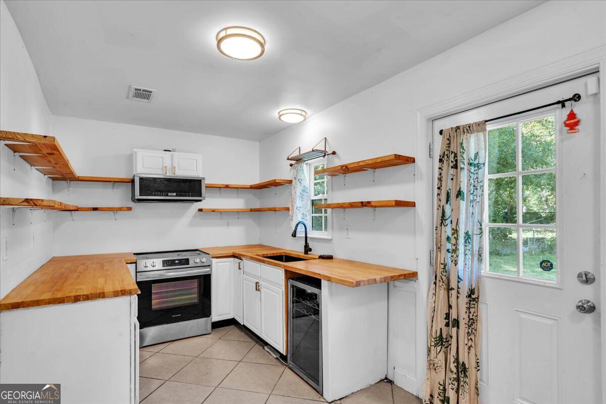 100 Ravenwood Way Property Photo 11