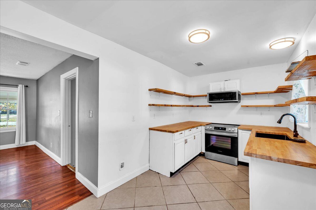 100 Ravenwood Way Property Photo 12