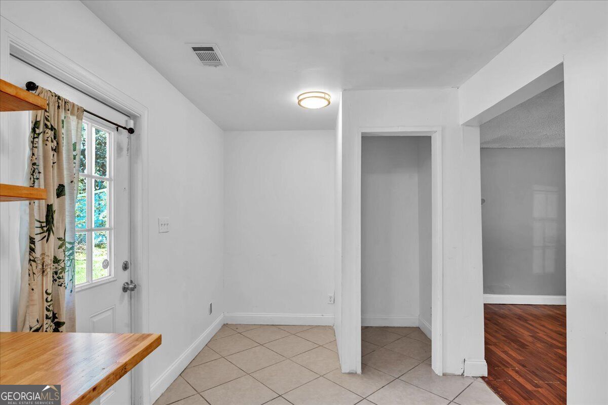 100 Ravenwood Way Property Photo 13