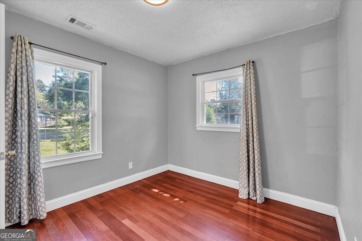 100 Ravenwood Way Property Photo 23
