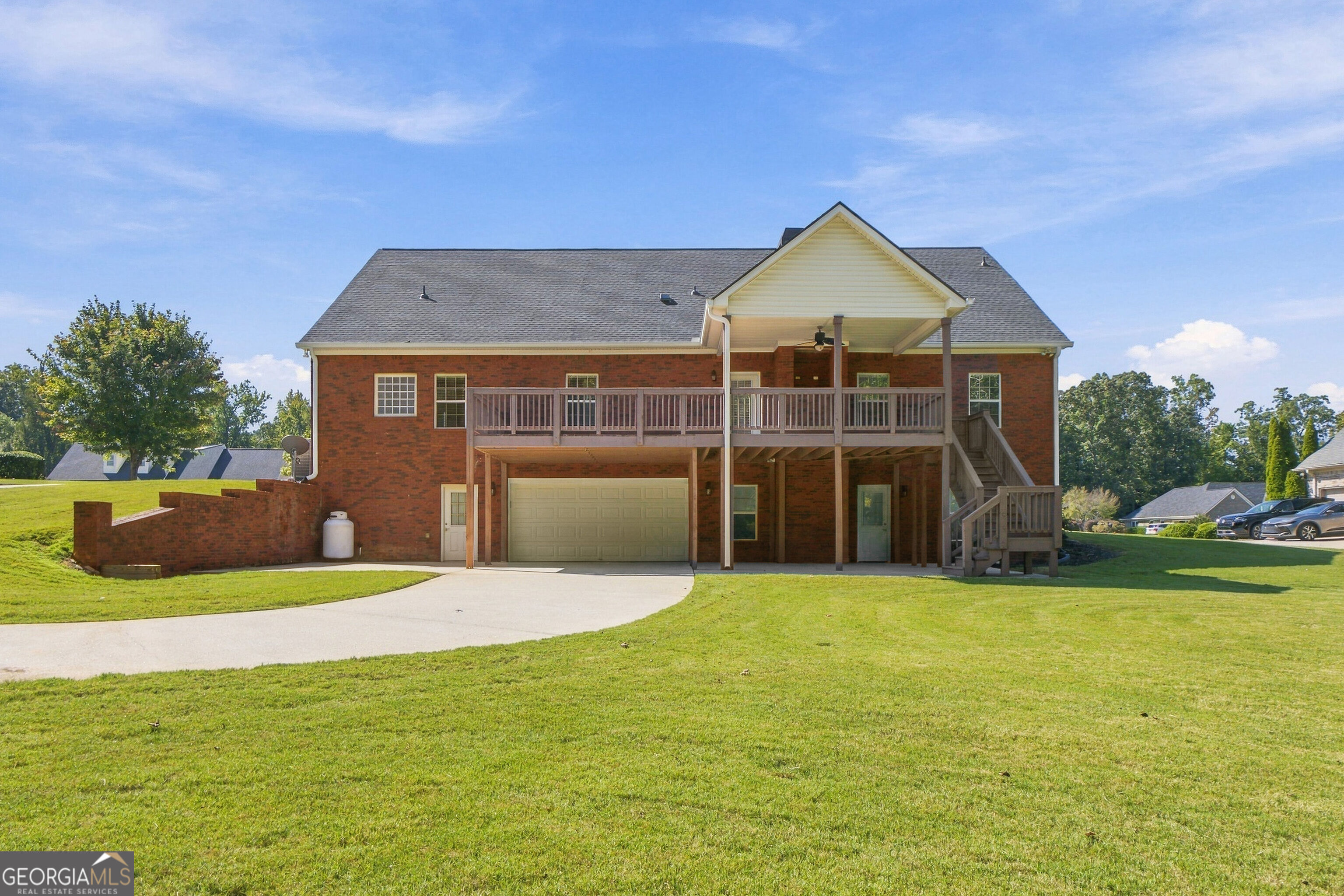 226 Hummingbird Court Property Photo 2