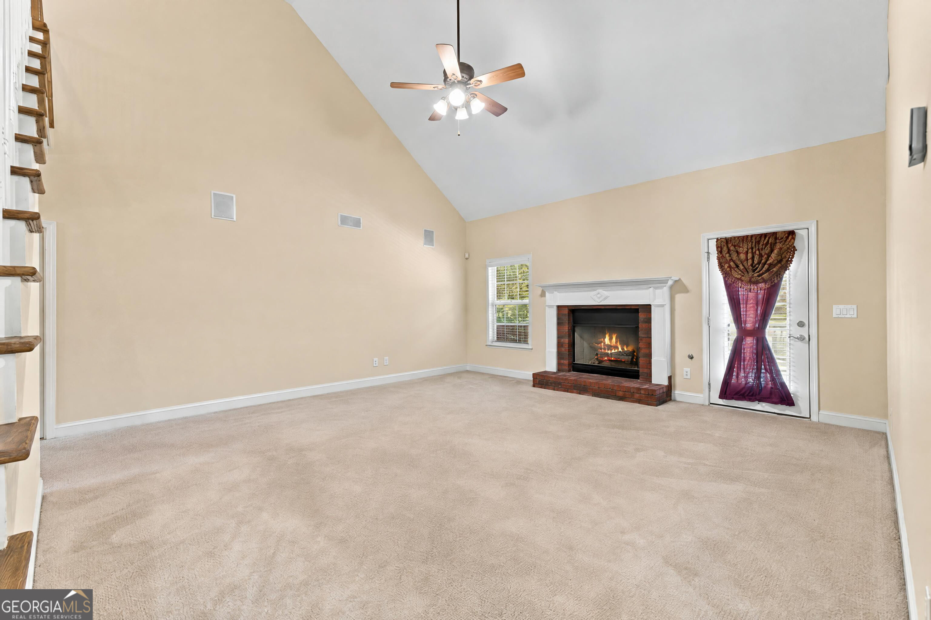 226 Hummingbird Court Property Photo 6