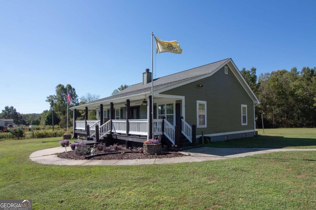 582 E County Line Road Property Photo 1