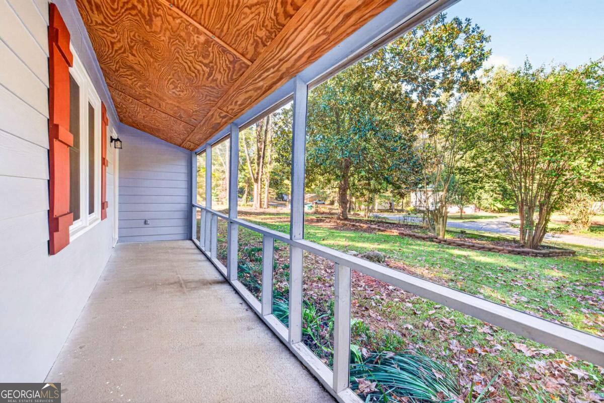 967 Honeysuckle Trail Property Photo 7