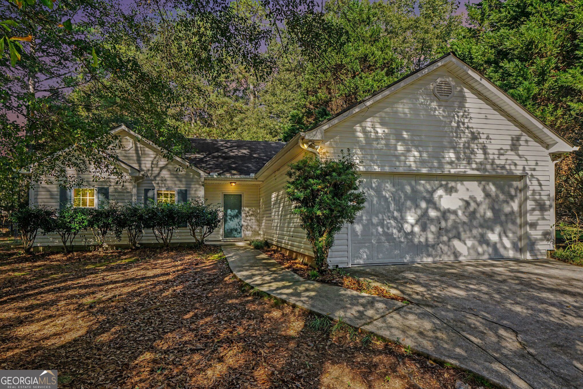 882 Whispering Way Property Photo 2