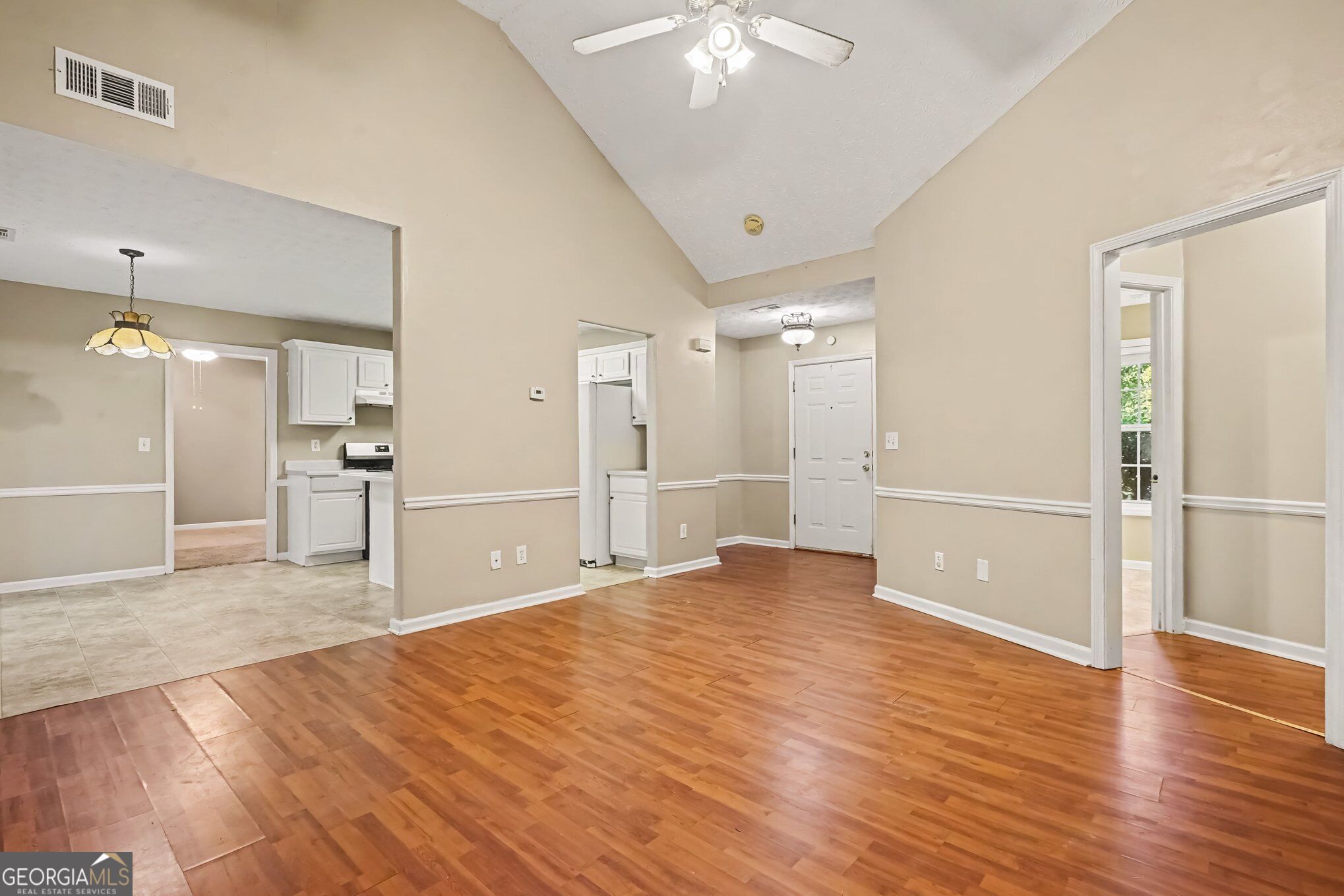 882 Whispering Way Property Photo 4