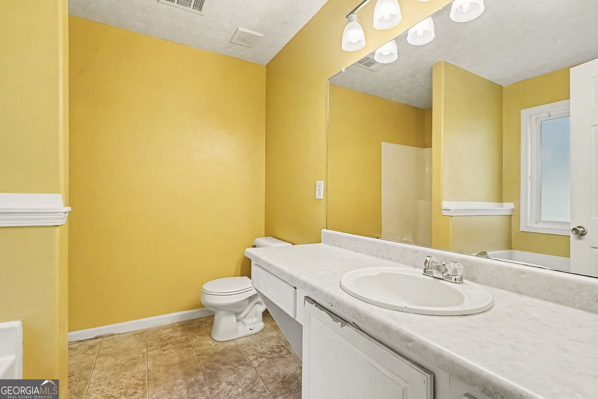 882 Whispering Way Property Photo 8