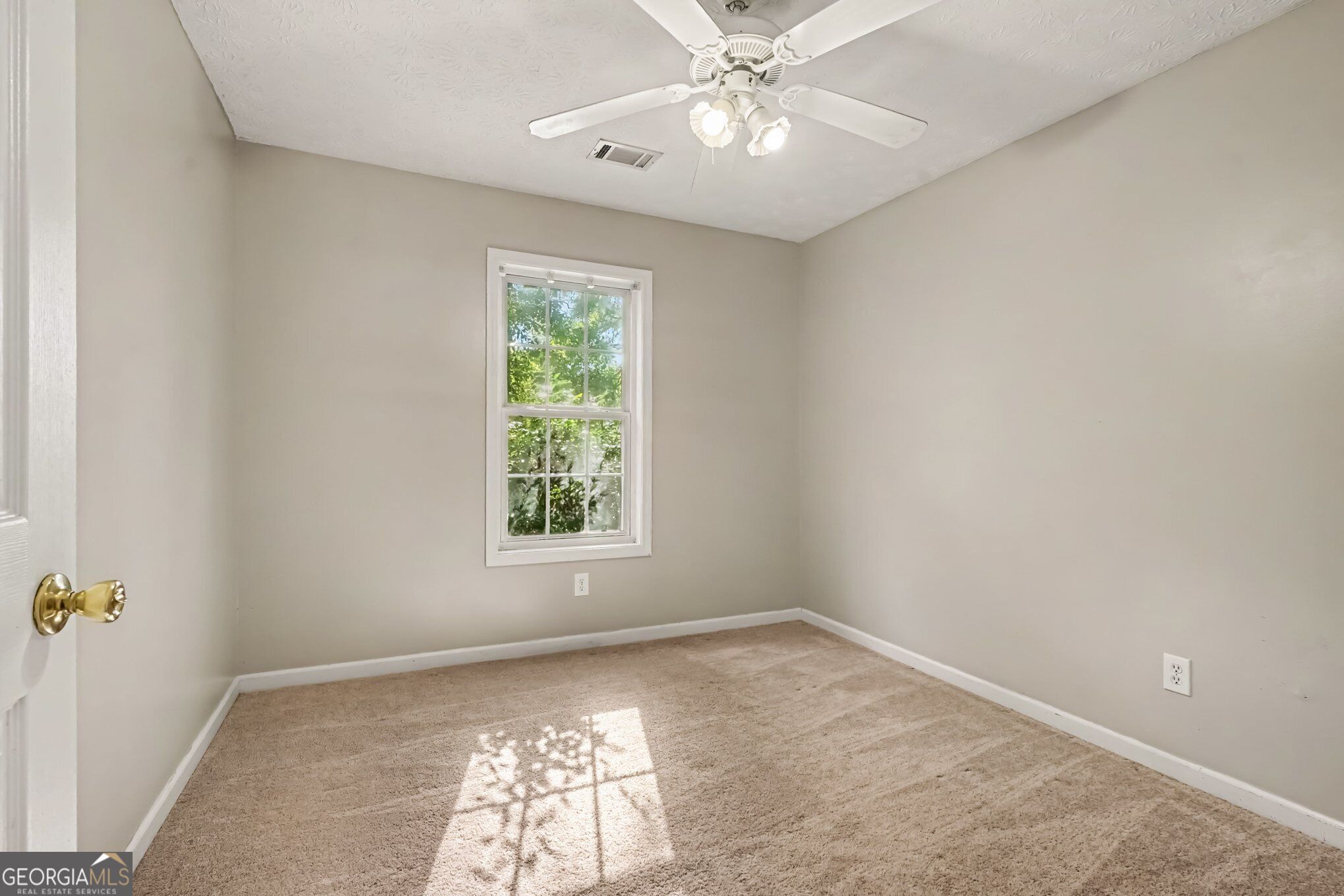 882 Whispering Way Property Photo 10