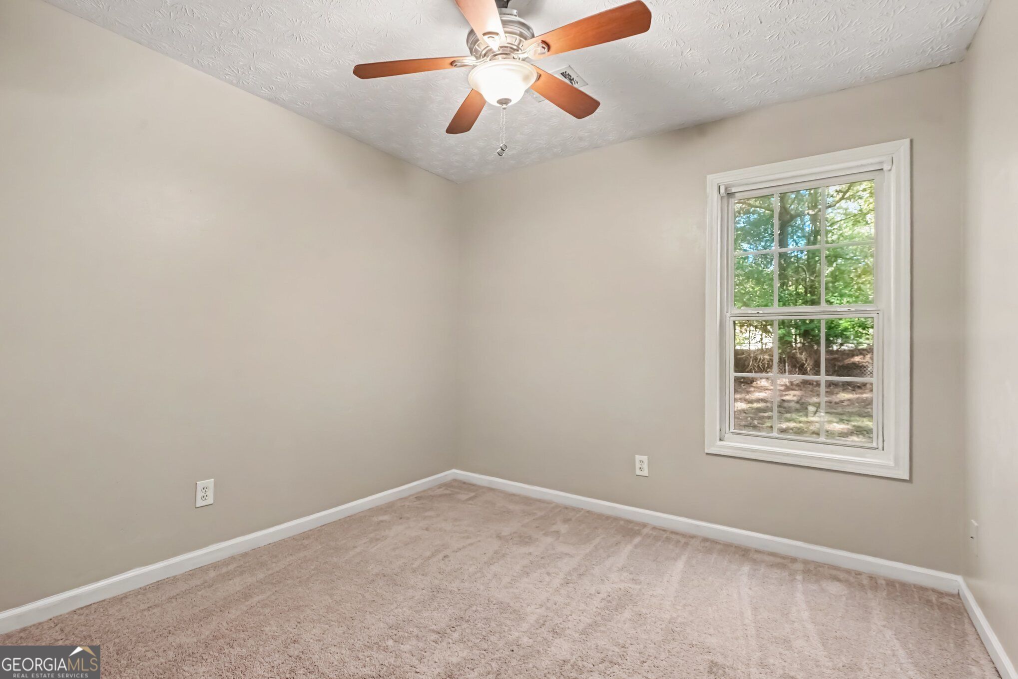 882 Whispering Way Property Photo 11