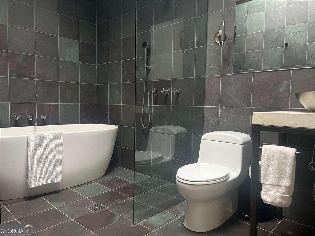1933 Mclendon Avenue Ne # C Property Photo 9