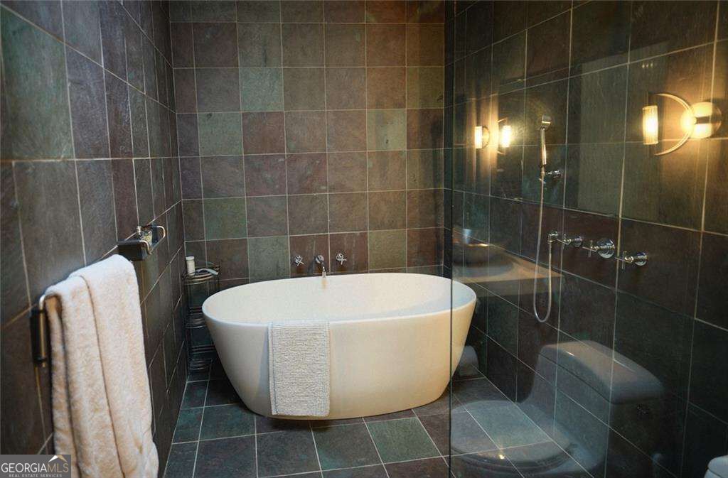 1933 Mclendon Avenue Ne # C Property Photo 10