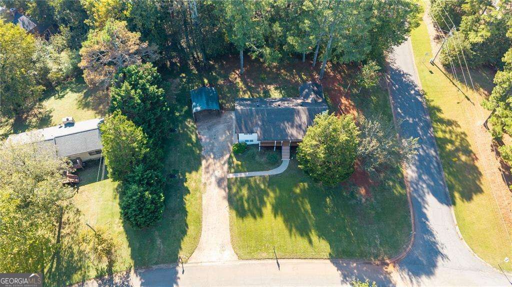 303 Old Farm Road Property Photo 2