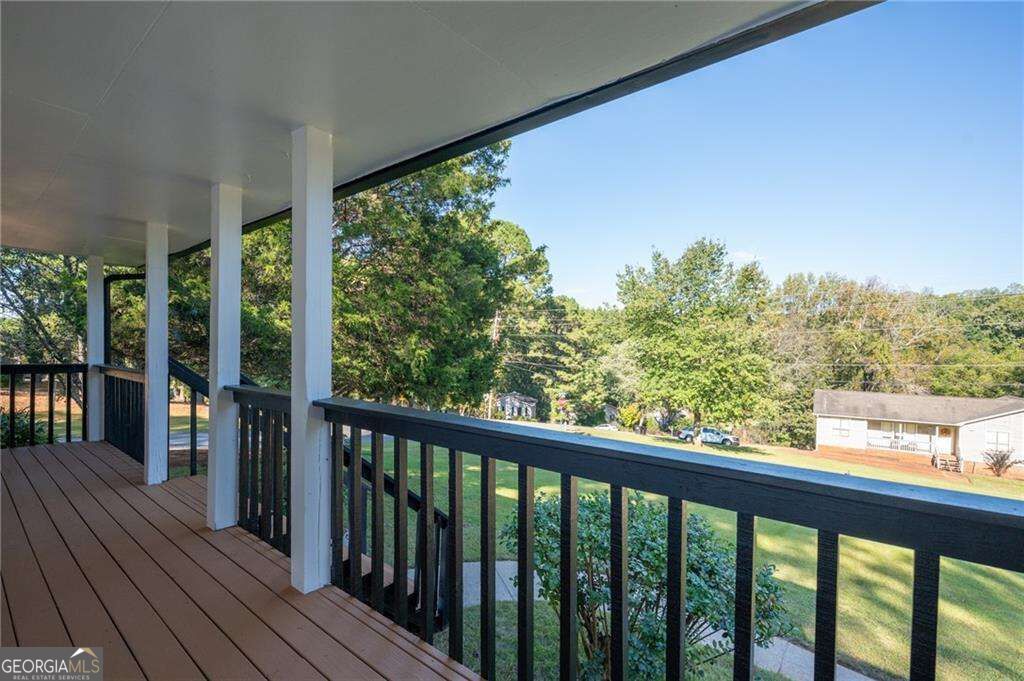 303 Old Farm Road Property Photo 3