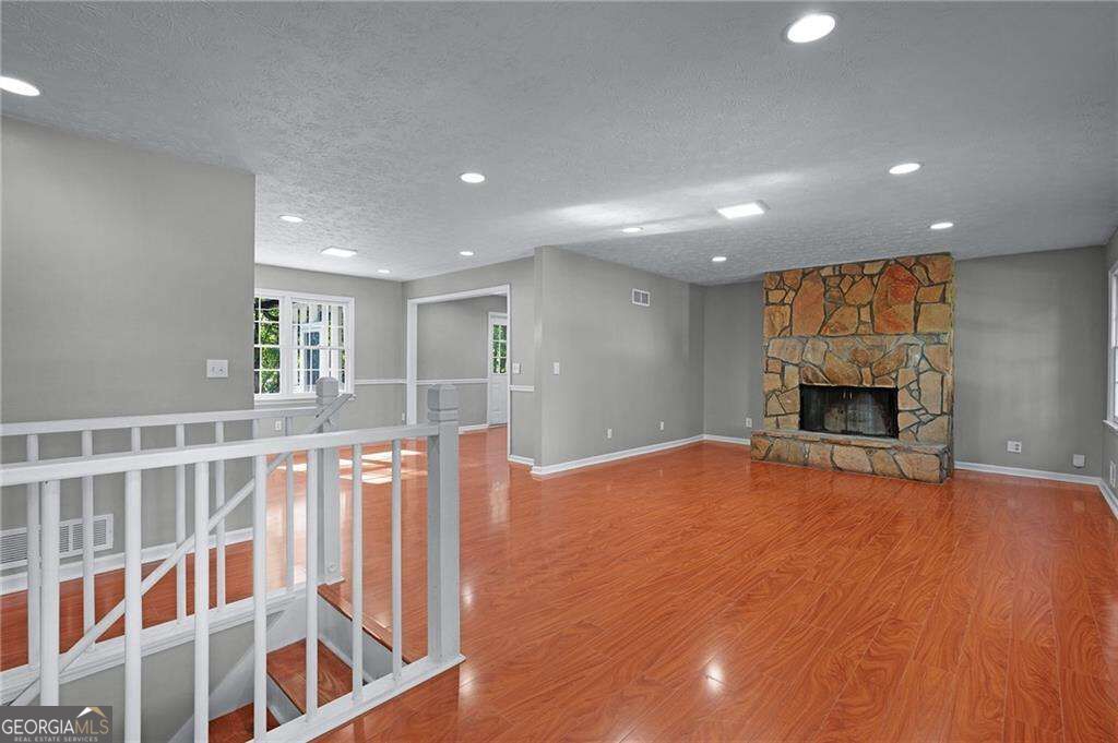 303 Old Farm Road Property Photo 4
