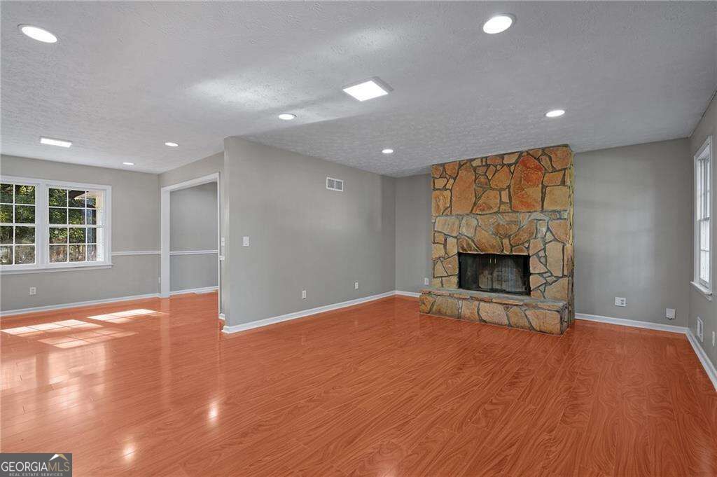 303 Old Farm Road Property Photo 5