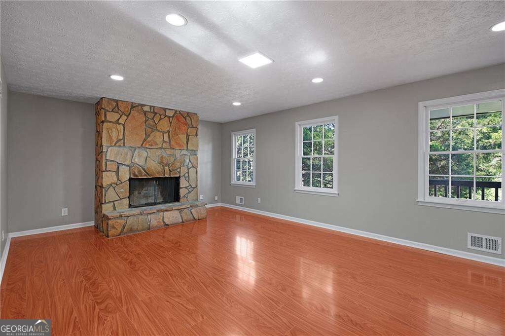 303 Old Farm Road Property Photo 7