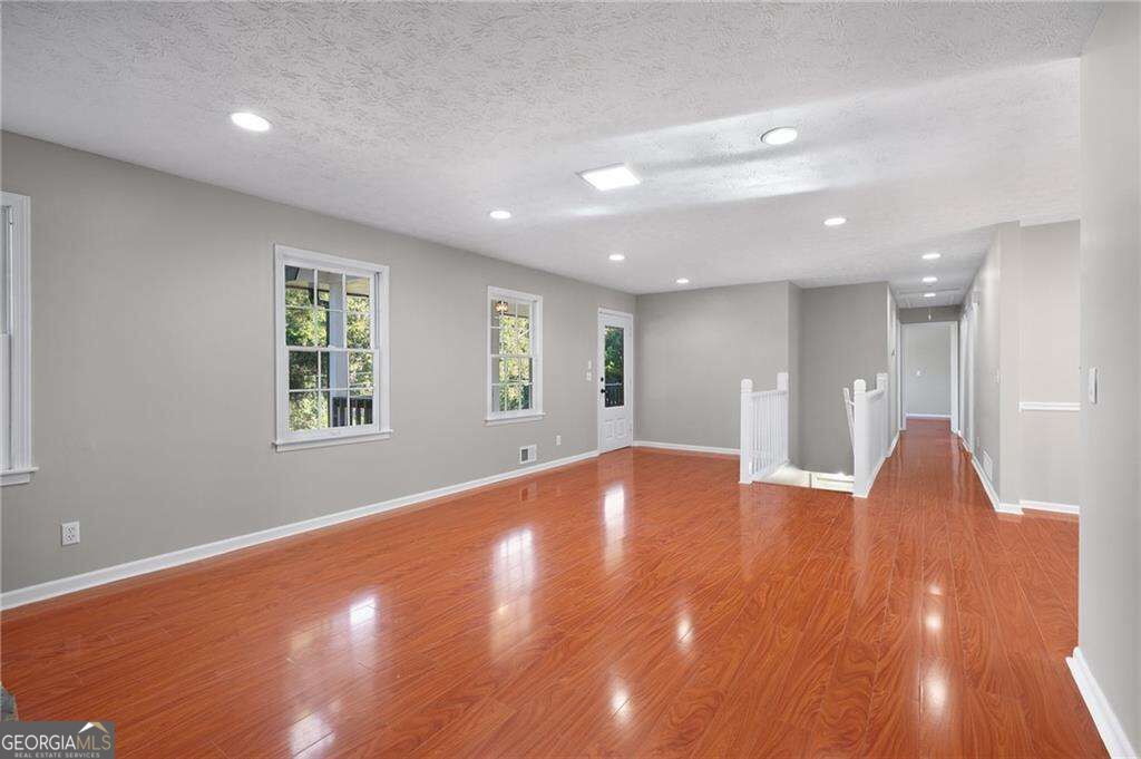 303 Old Farm Road Property Photo 8