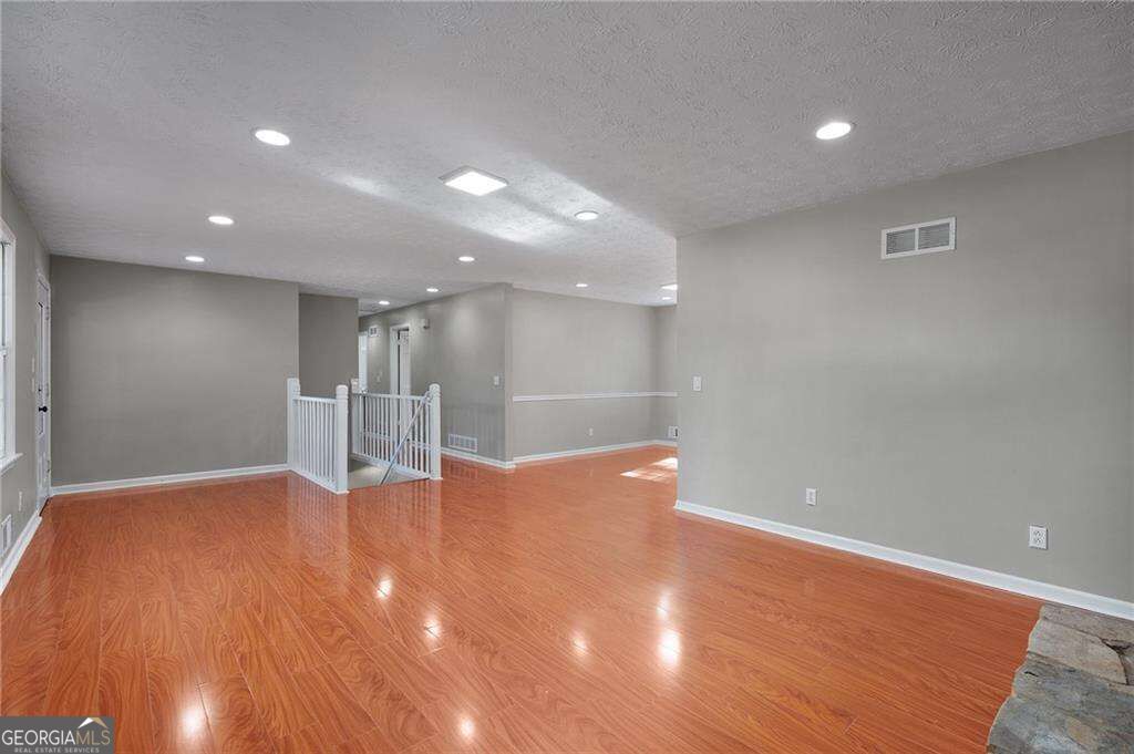 303 Old Farm Road Property Photo 9