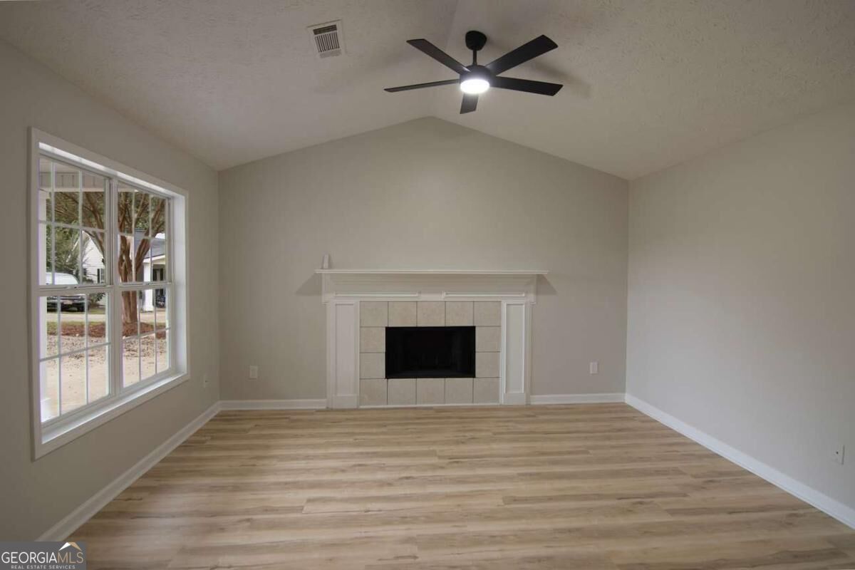 2460 Ashwood Way Property Photo 8