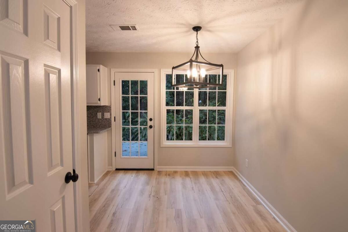 2460 Ashwood Way Property Photo 10