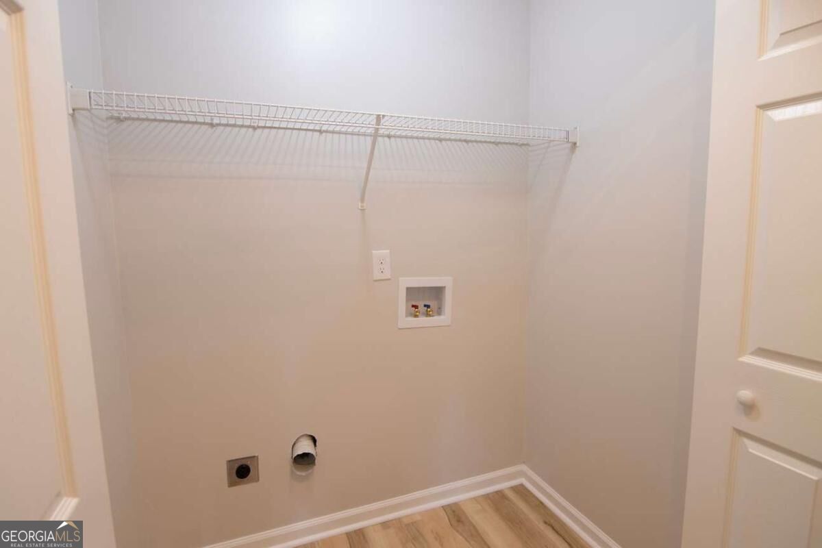 2460 Ashwood Way Property Photo 16