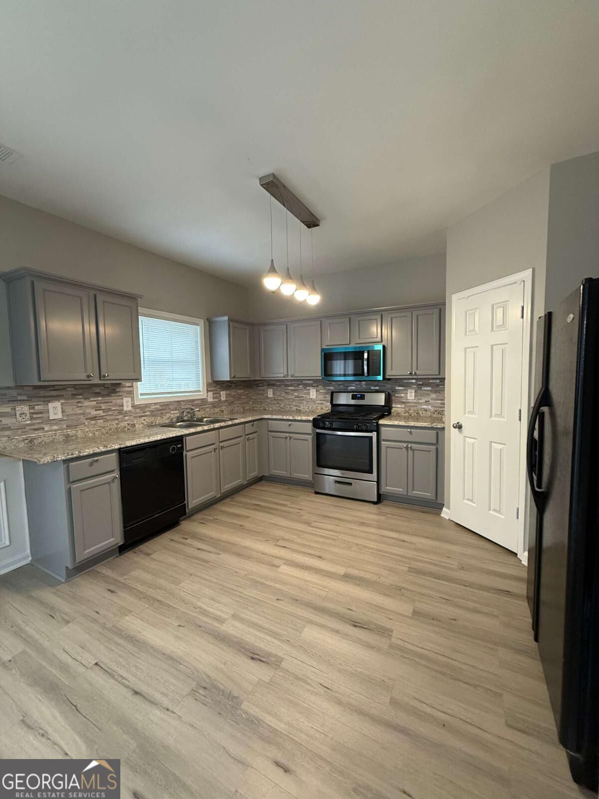 2179 Executive Drive Property Photo 4