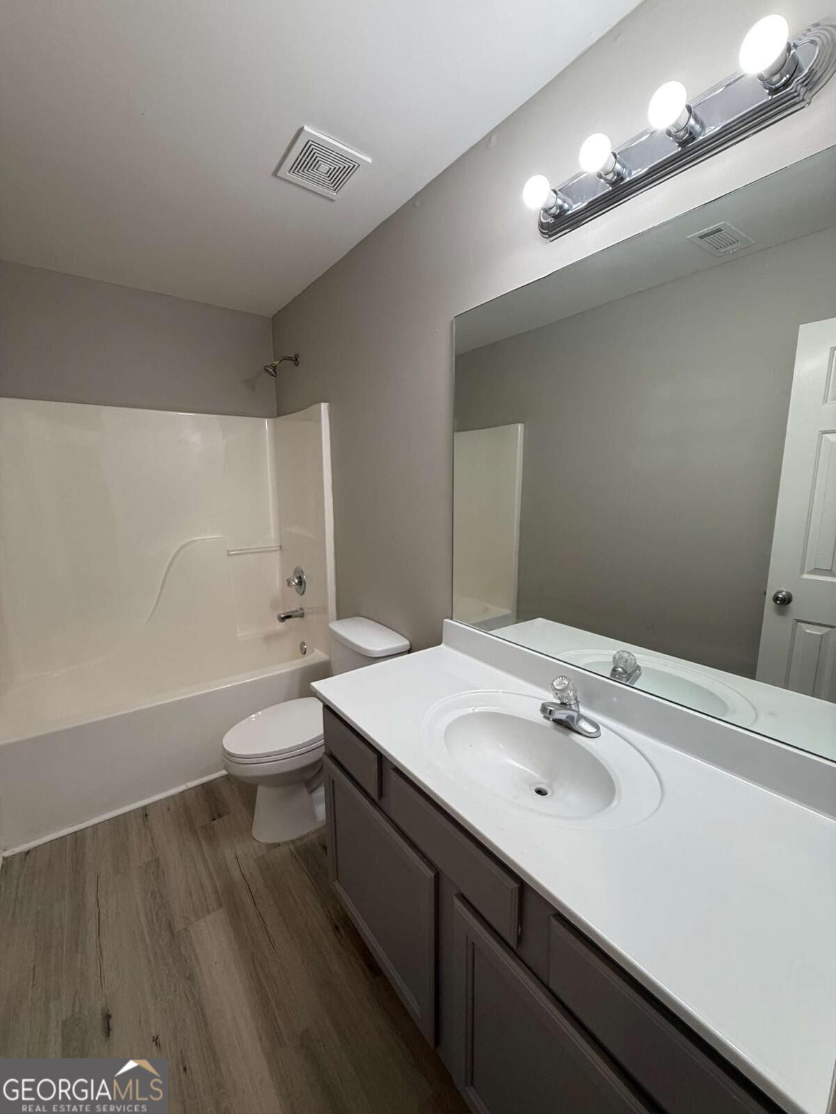 2179 Executive Drive Property Photo 7