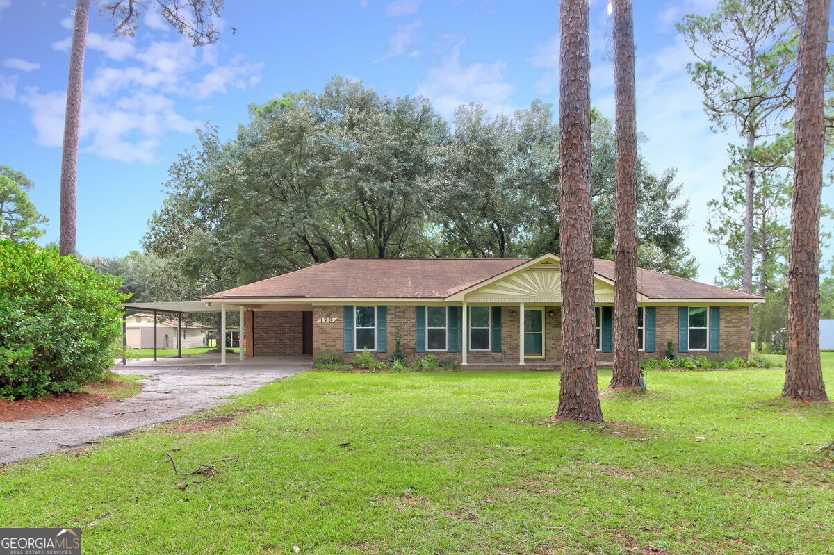 123 Maple Drive Property Photo 2
