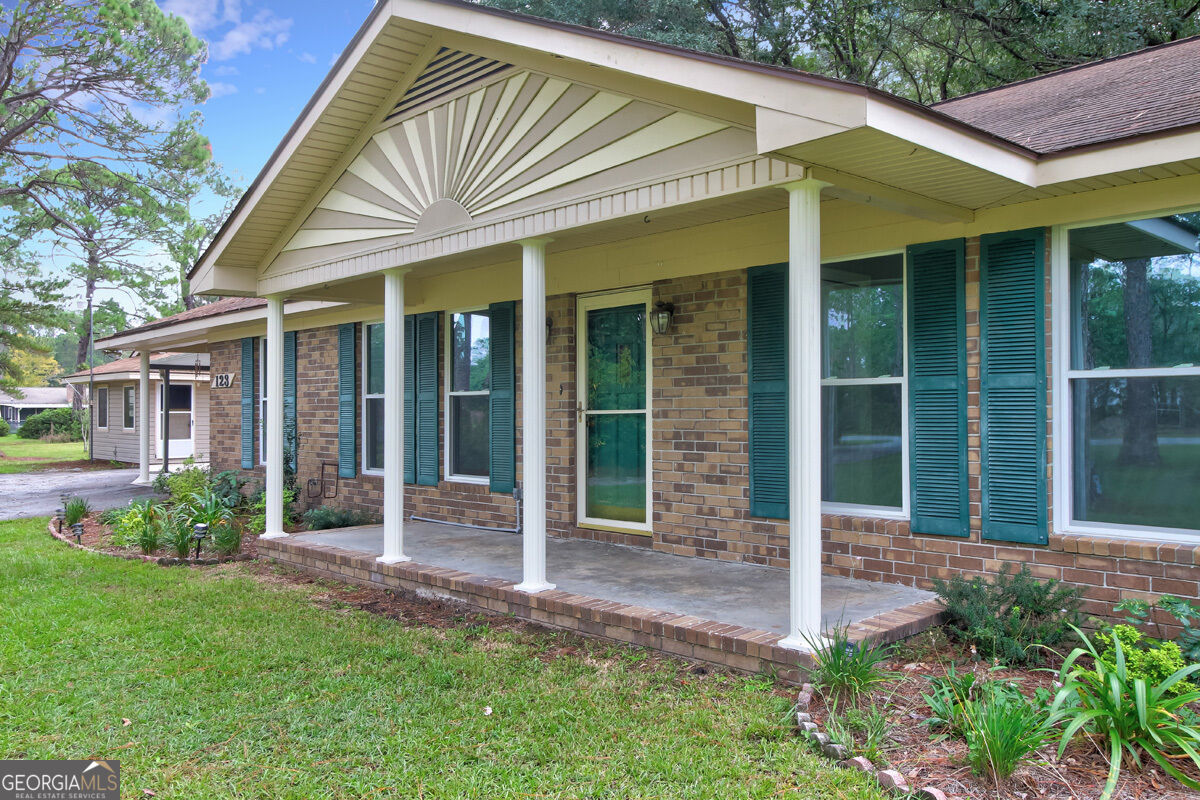 123 Maple Drive Property Photo 4