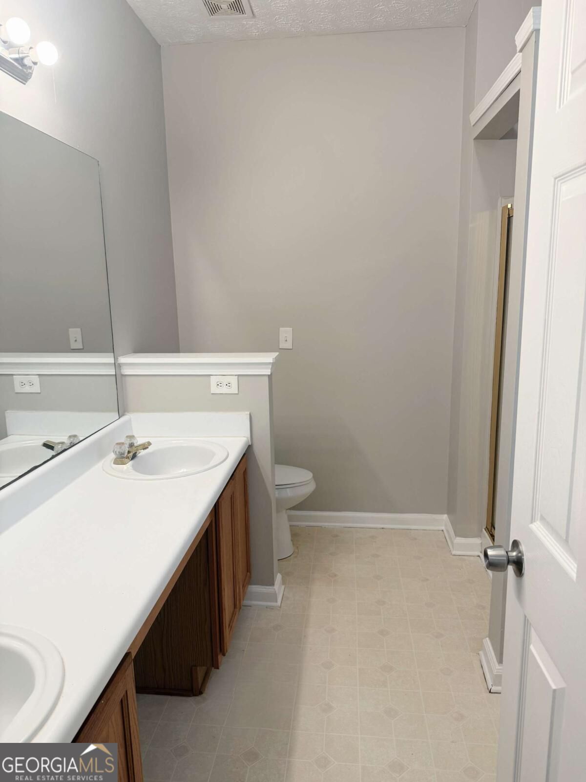 203 Kingfisher Point Property Photo 12