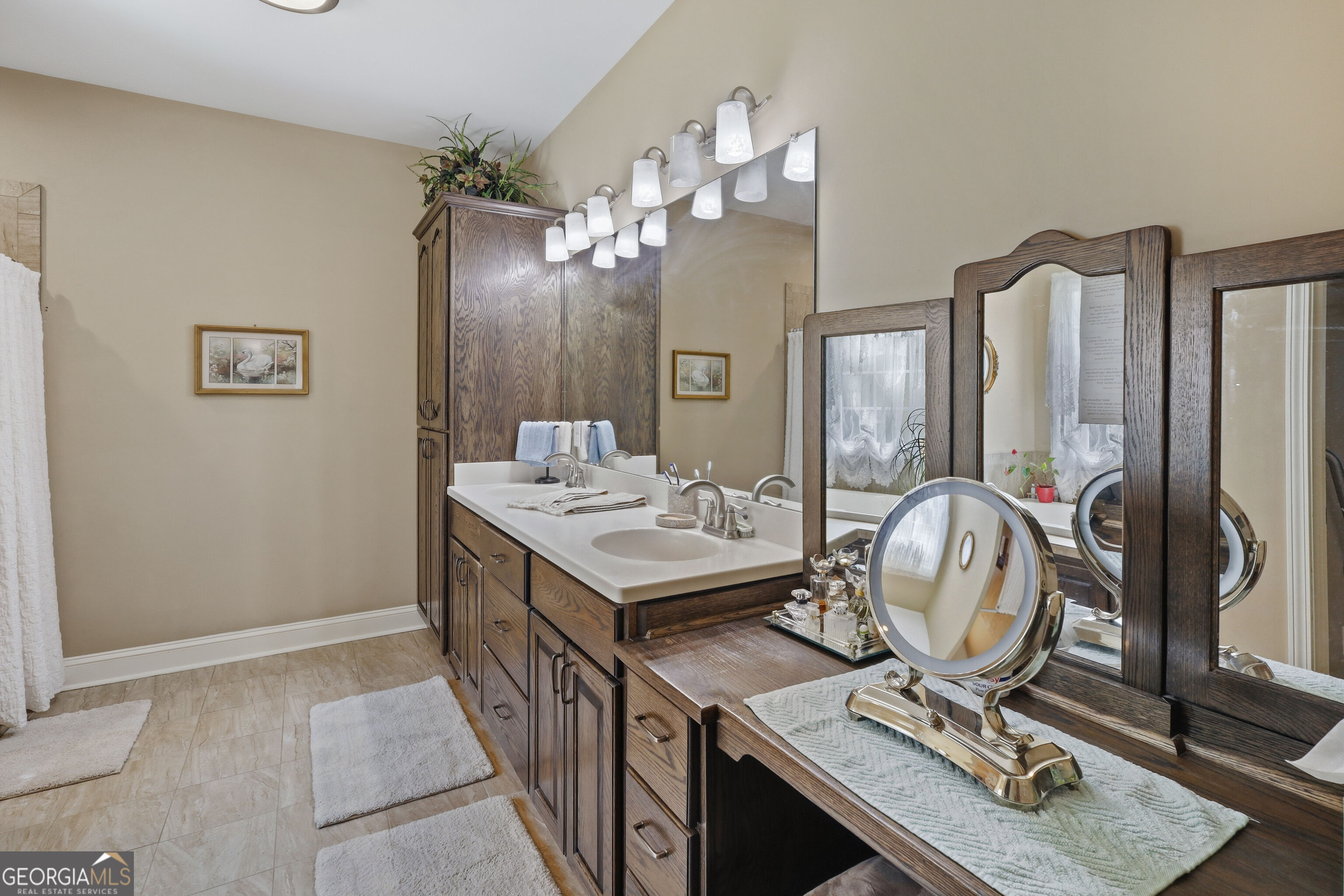 255 Rogers Circle Property Photo 14