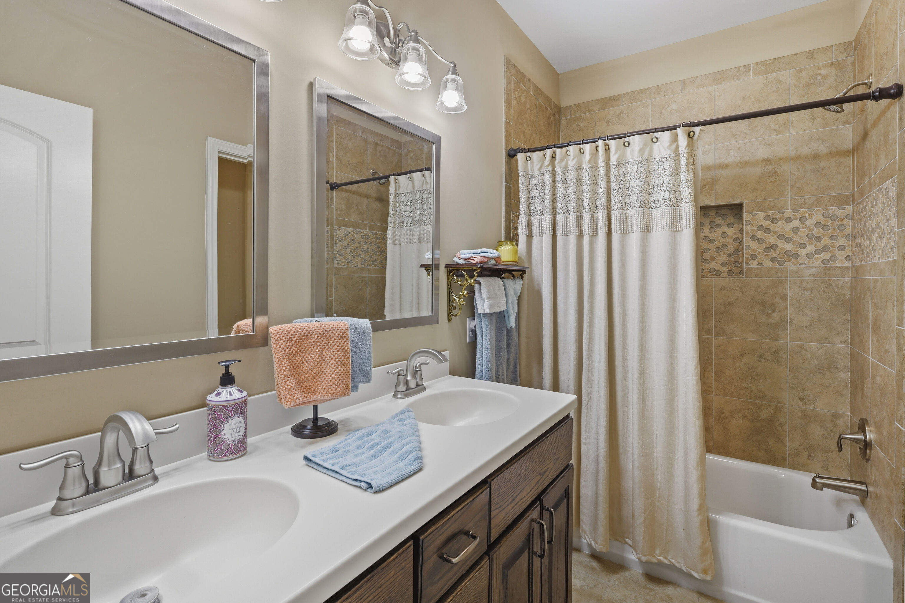 255 Rogers Circle Property Photo 16