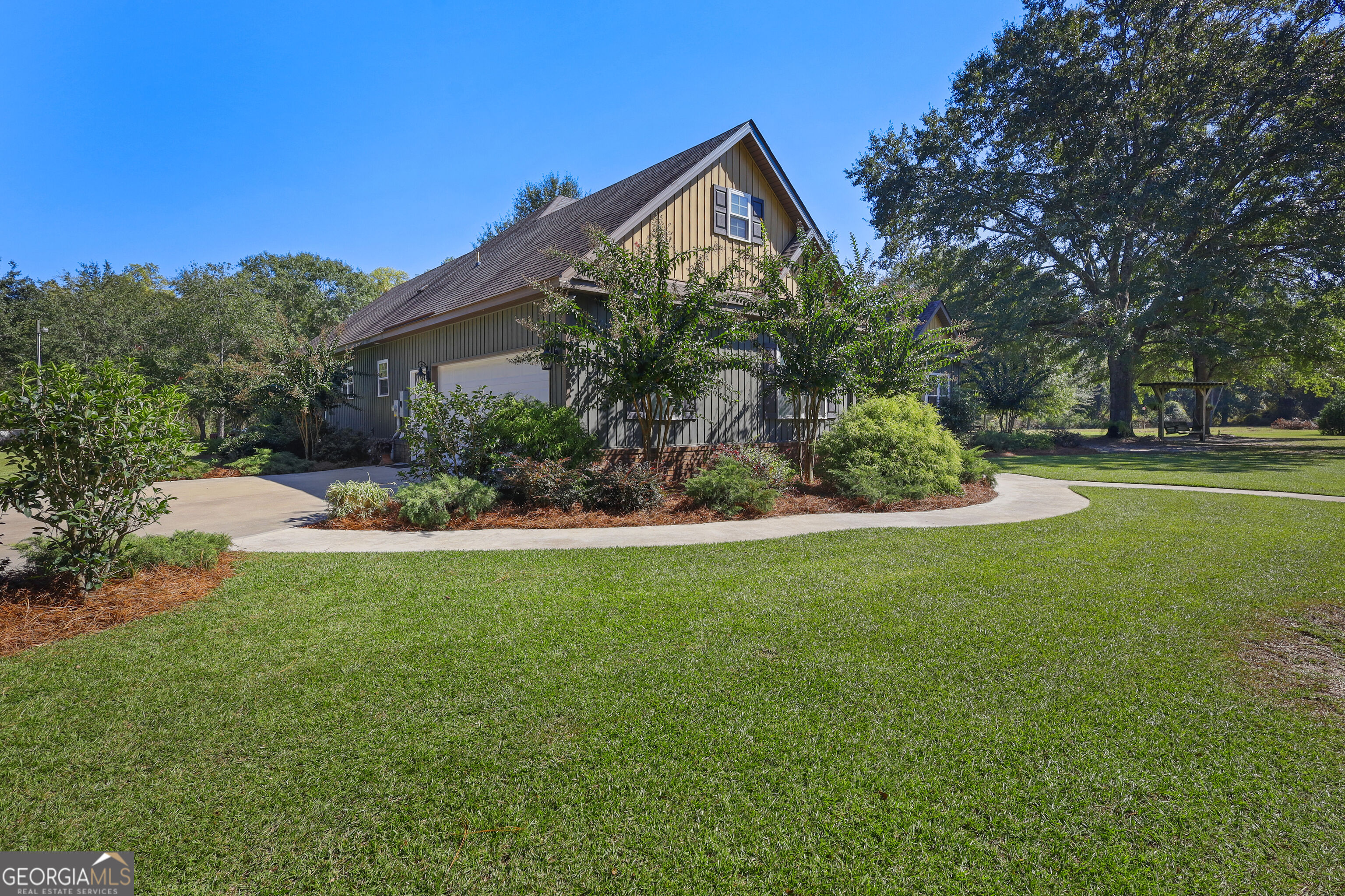 255 Rogers Circle Property Photo 26