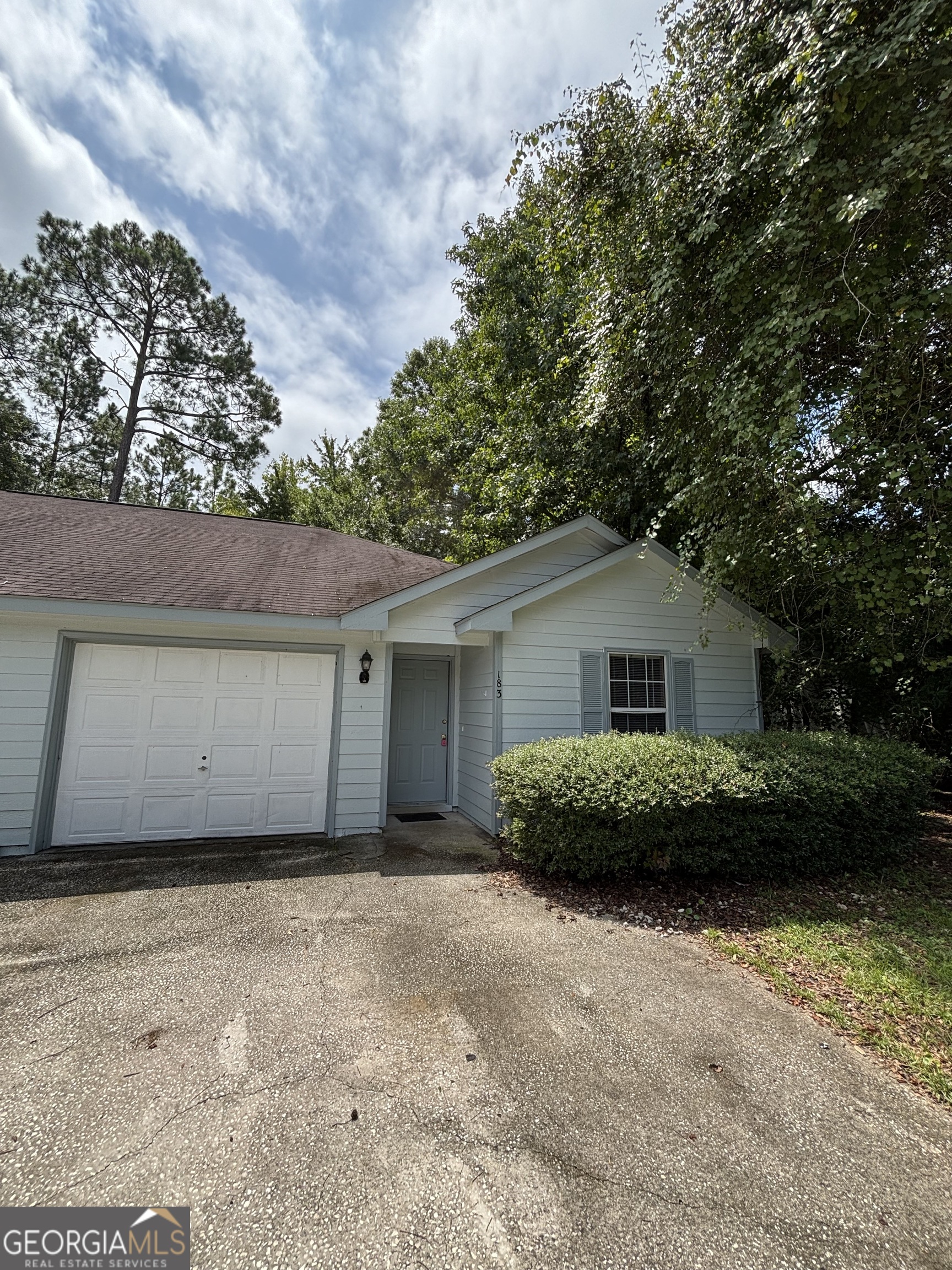 183 Talbot Court Property Photo 6